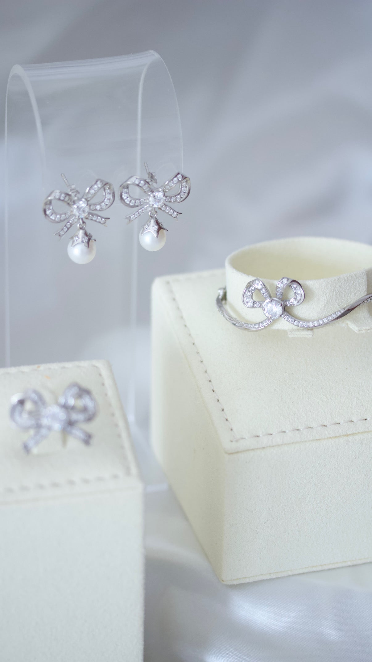 Athba’s simple earring