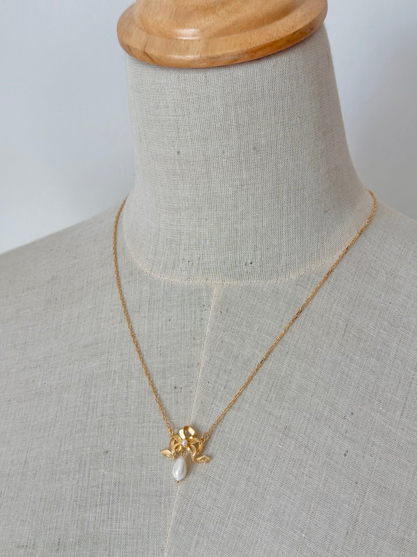 Victorian bow necklace