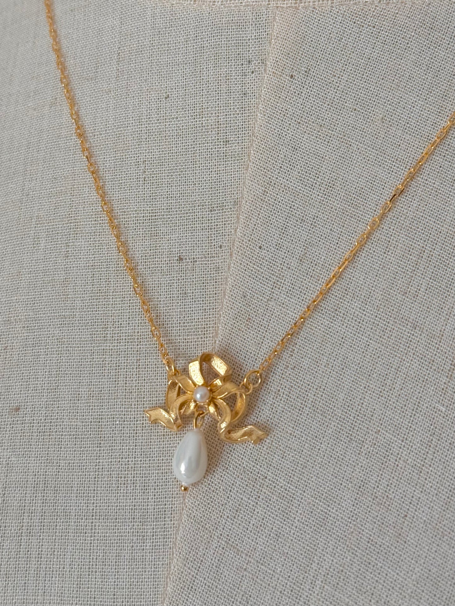 Victorian bow necklace
