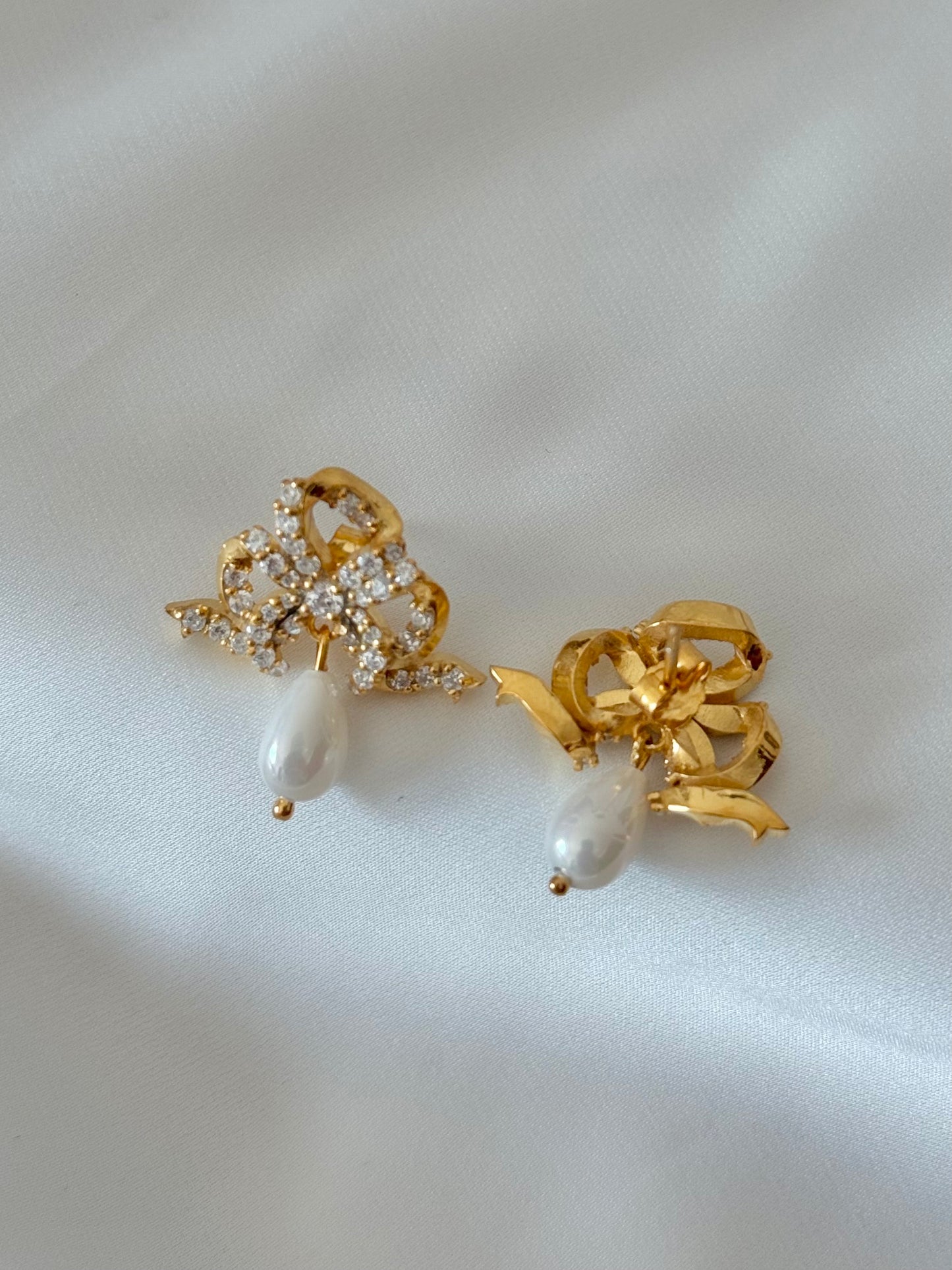 Victorian bow full zircon earring