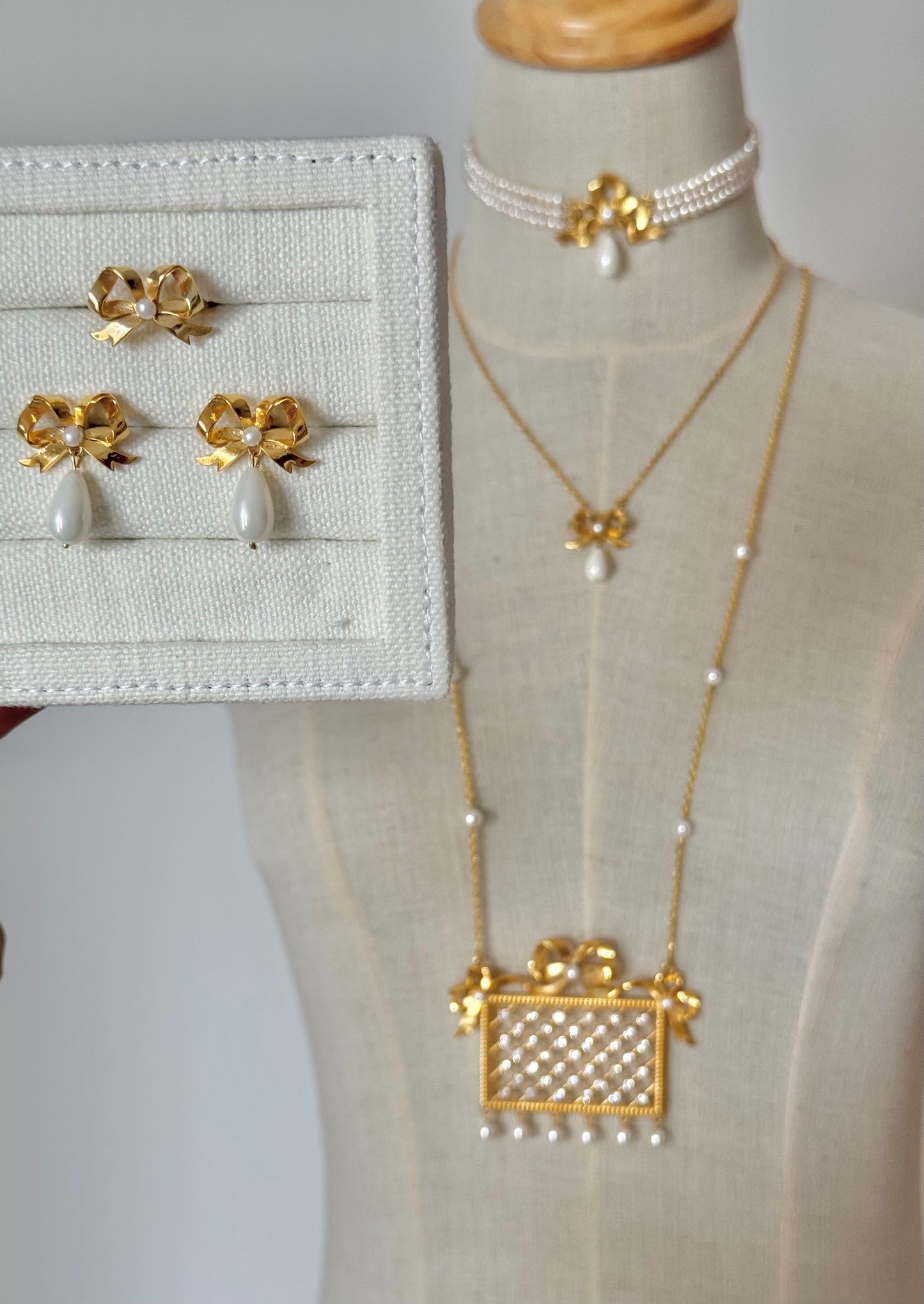 Bow Tabla earring