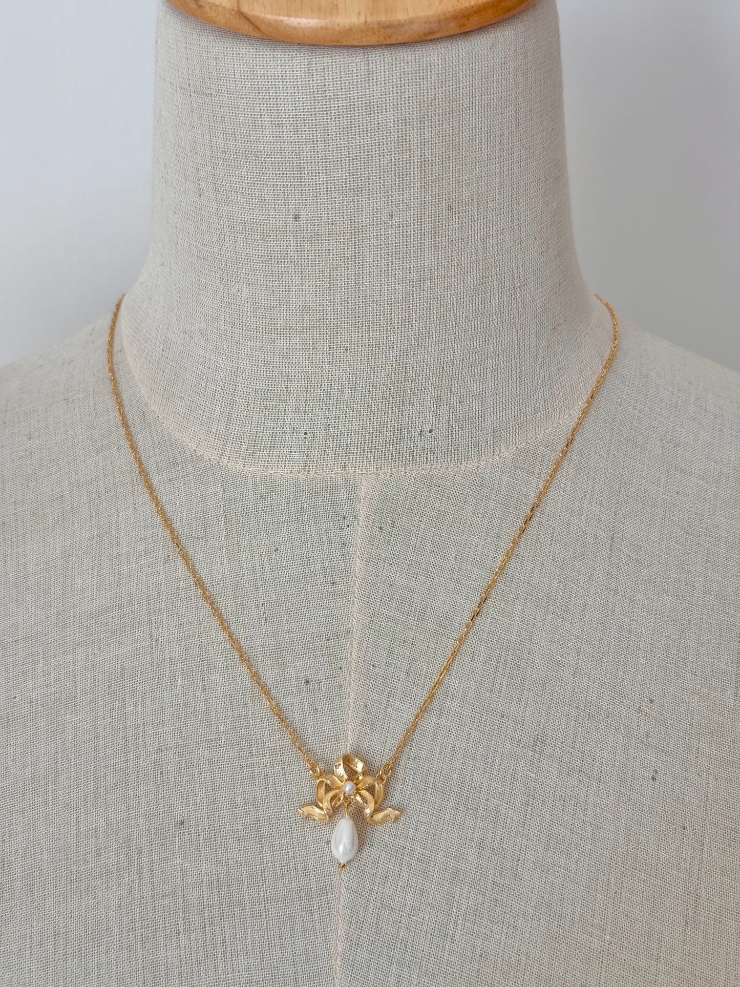 Victorian bow necklace
