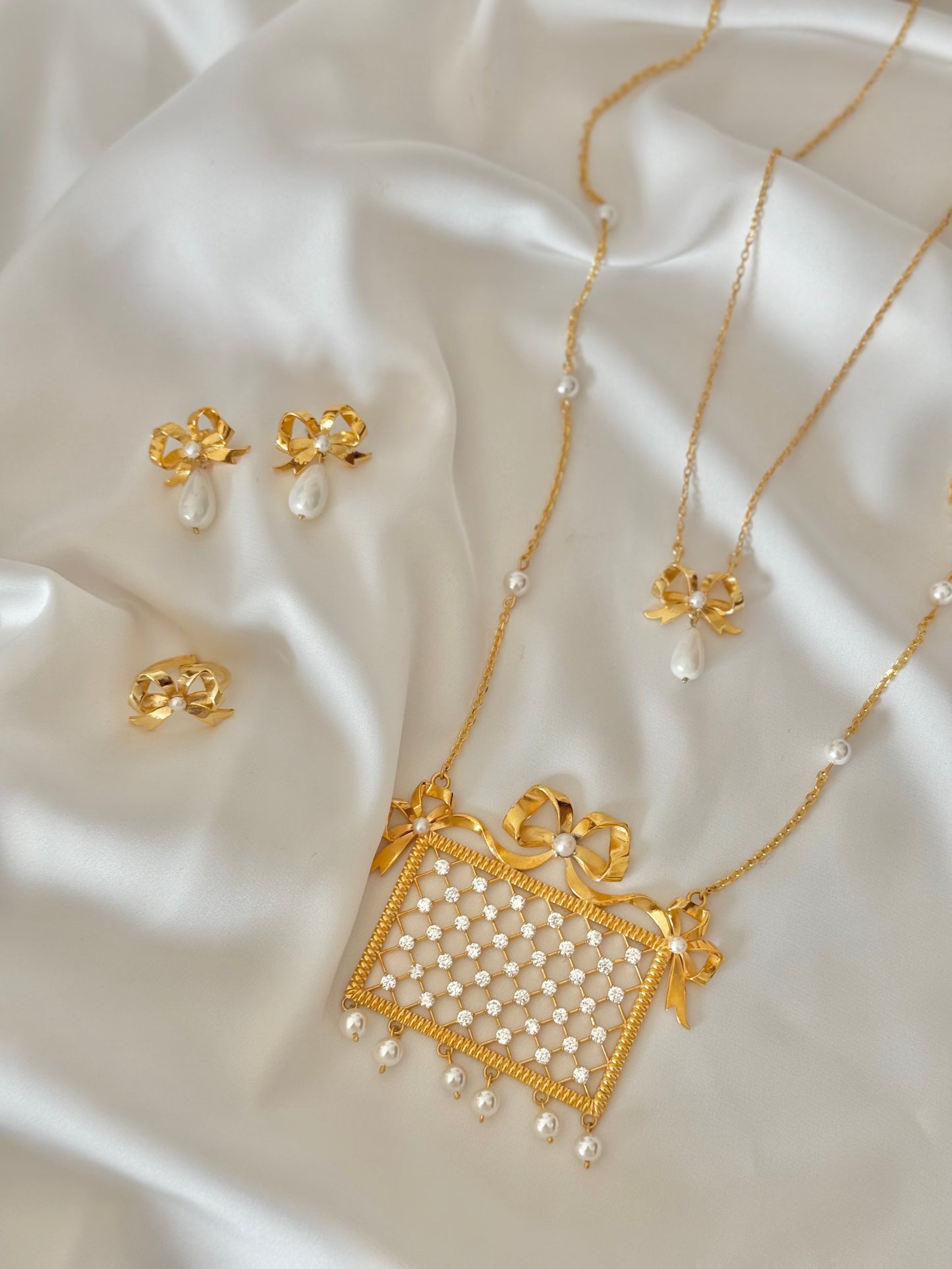 Bow Tabla earring