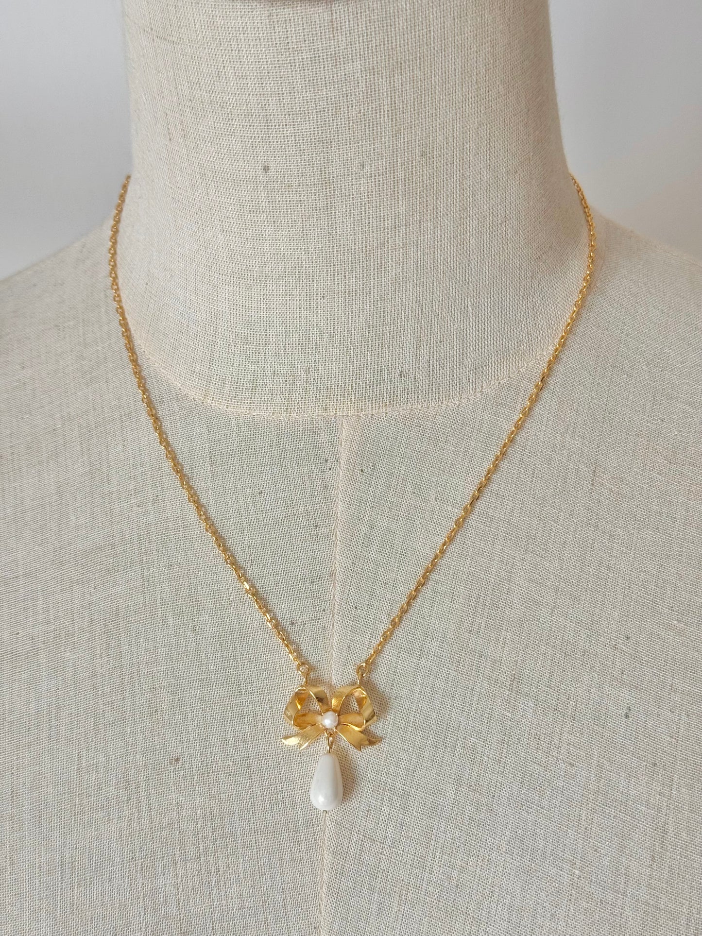 Bow Tabla necklace