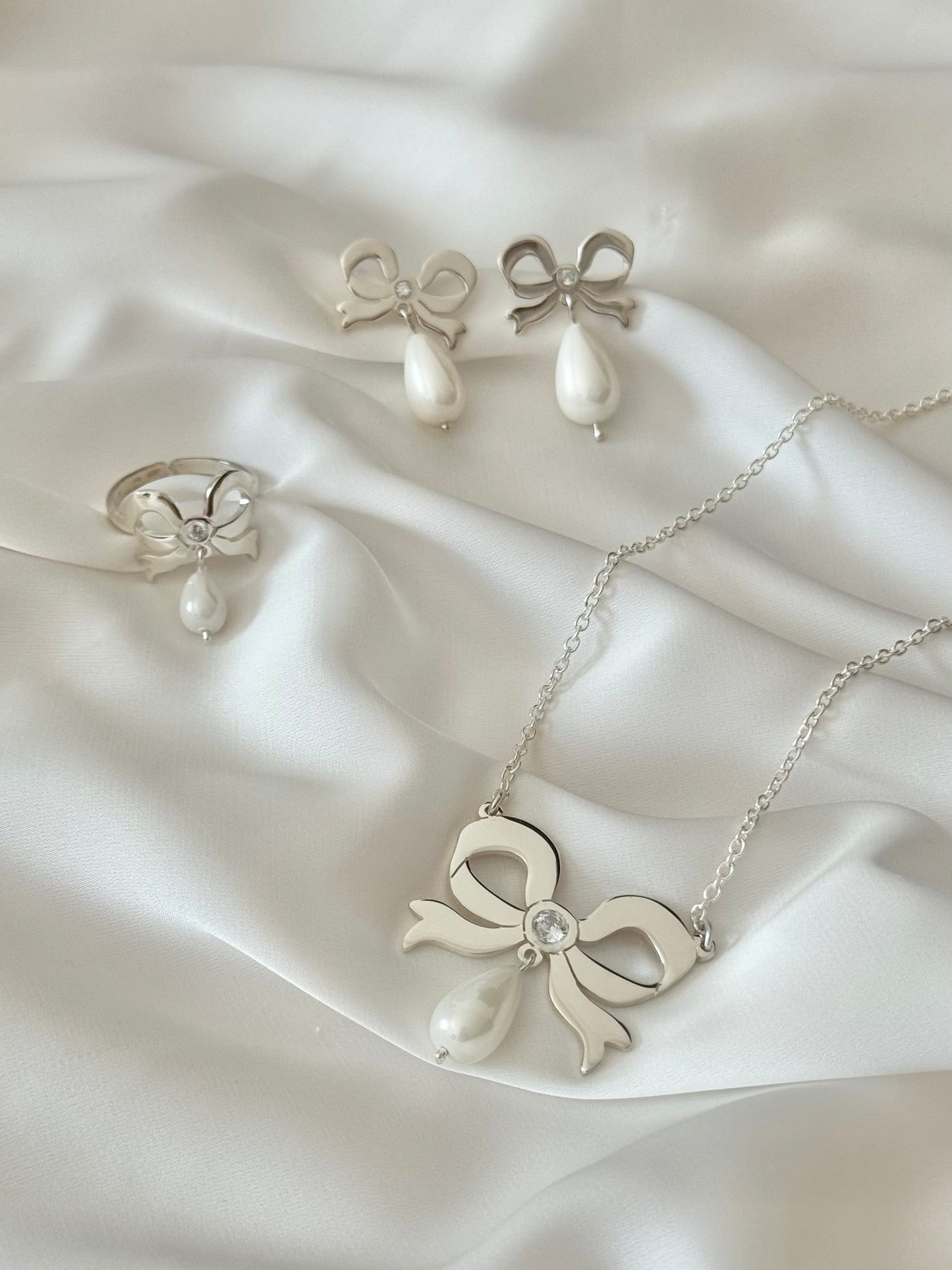 FF03.S set - Silver bow with pearl & zircon full set