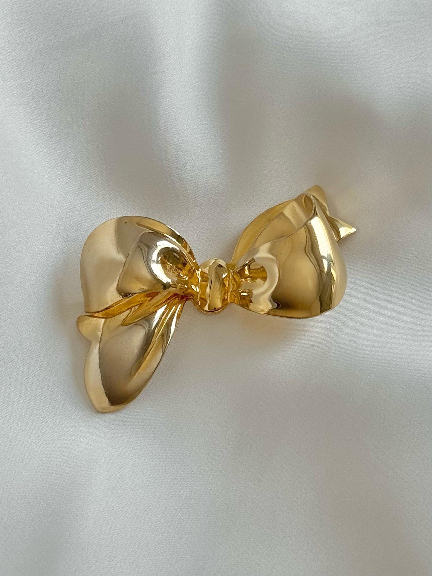 Vintage gold bow brooch