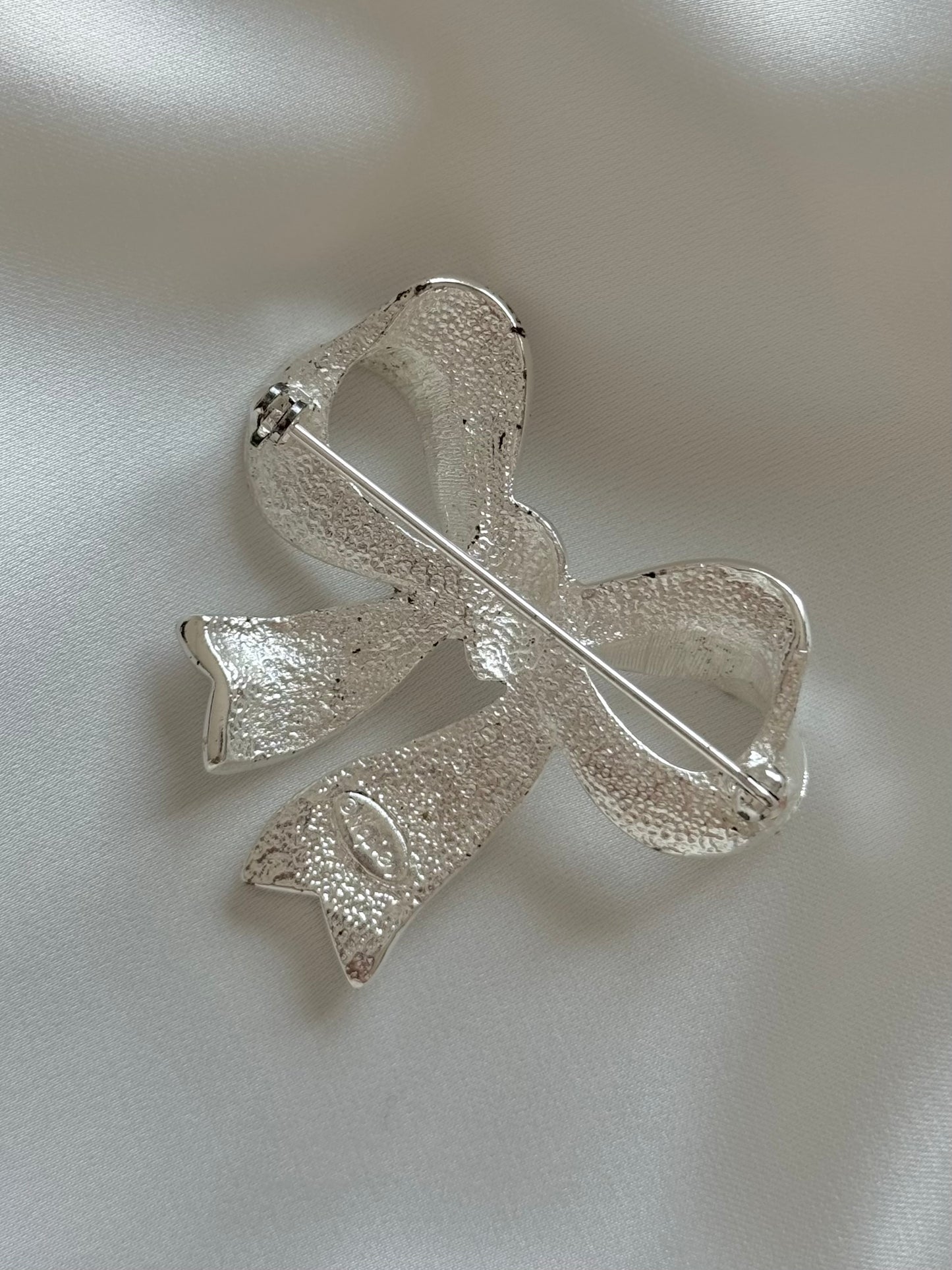 Vintage silver bow brooch