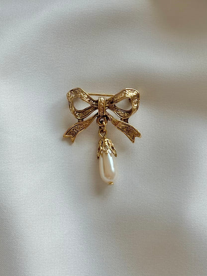 Vintage bow brooch