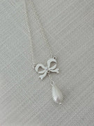 FF03.S mini Necklace - Silver mini bow with pearl dangle