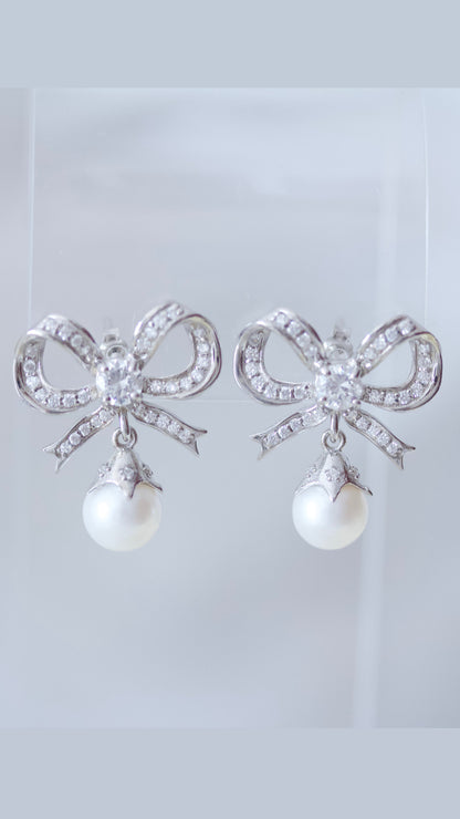 Athba’s simple earring