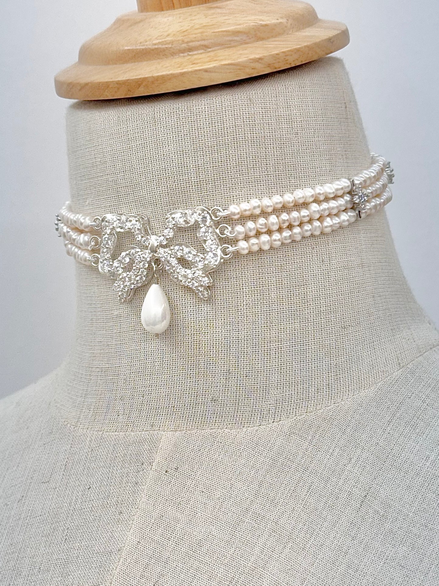 Full zircon silver bow and freshwater pearl choker