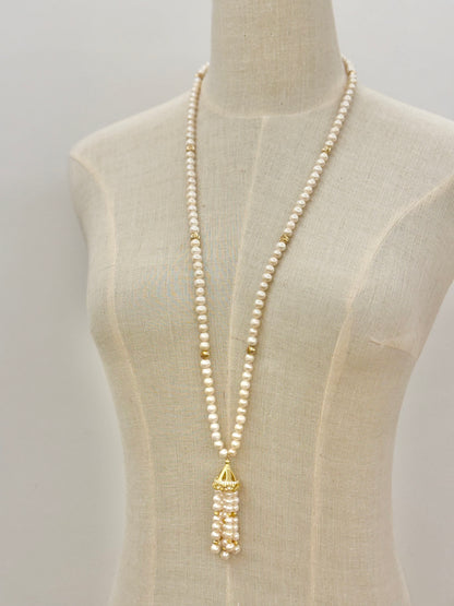 T01G Necklace - Long pearl necklace with tassel and gold plated silver crown