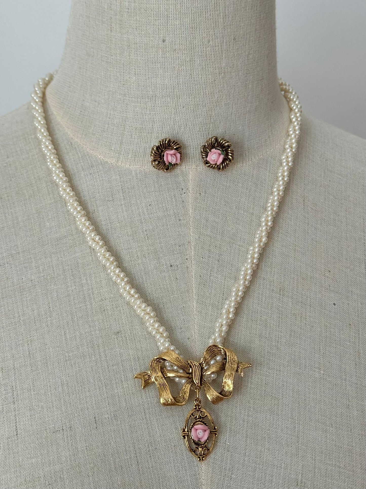 Vintage bow and rose set