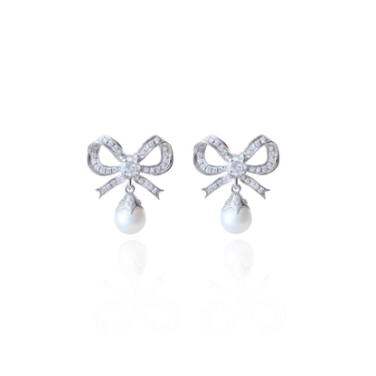 Athba’s simple earring