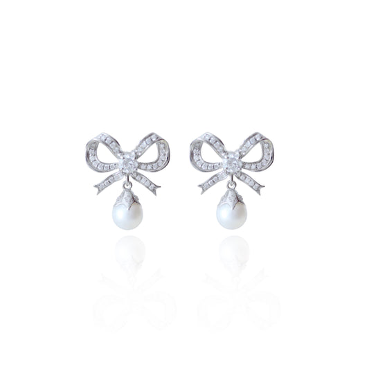 Athba’s simple earring