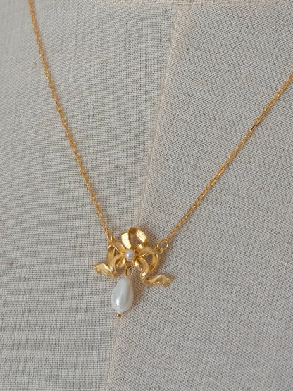 Victorian bow necklace