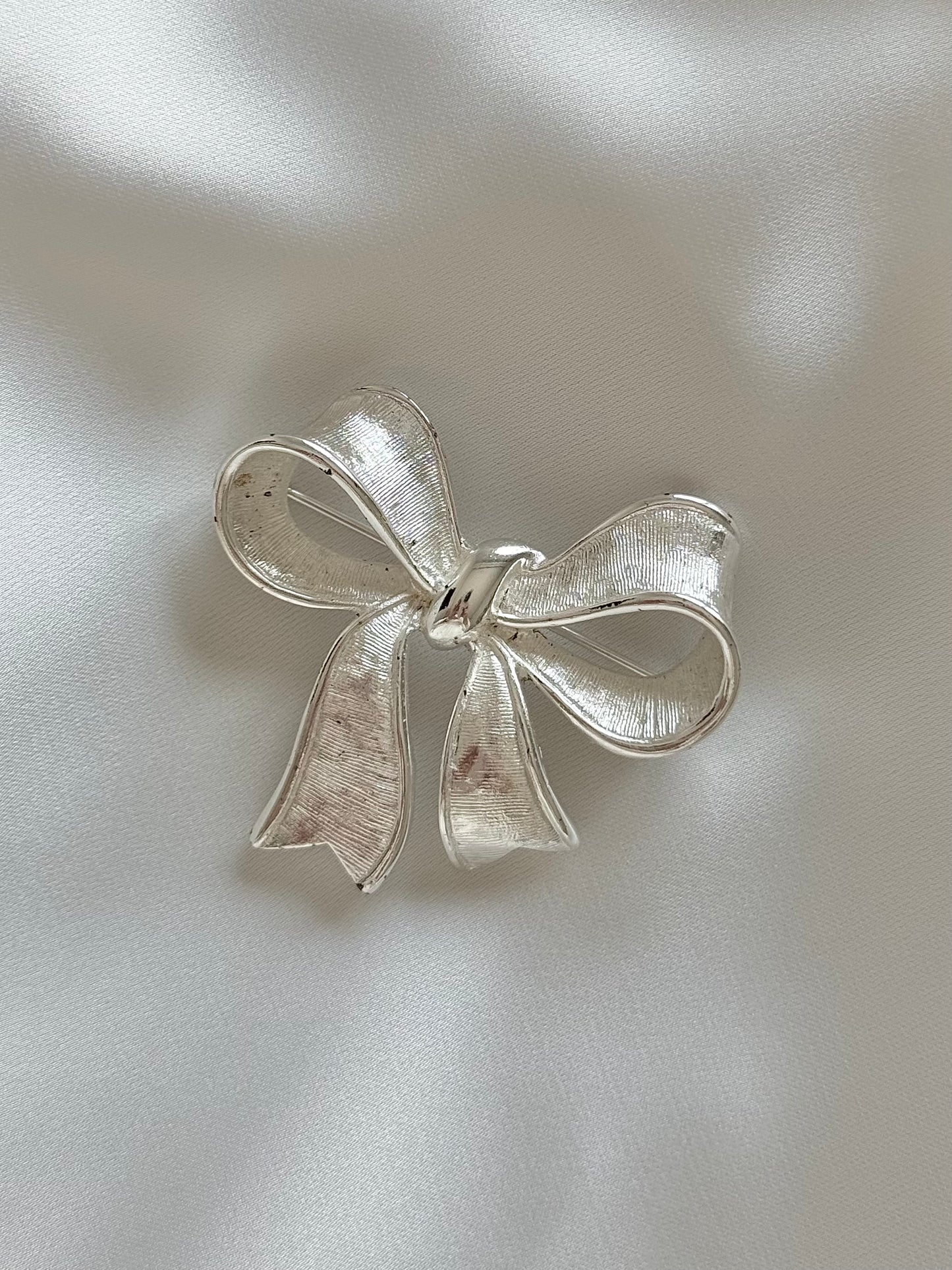 Vintage silver bow brooch