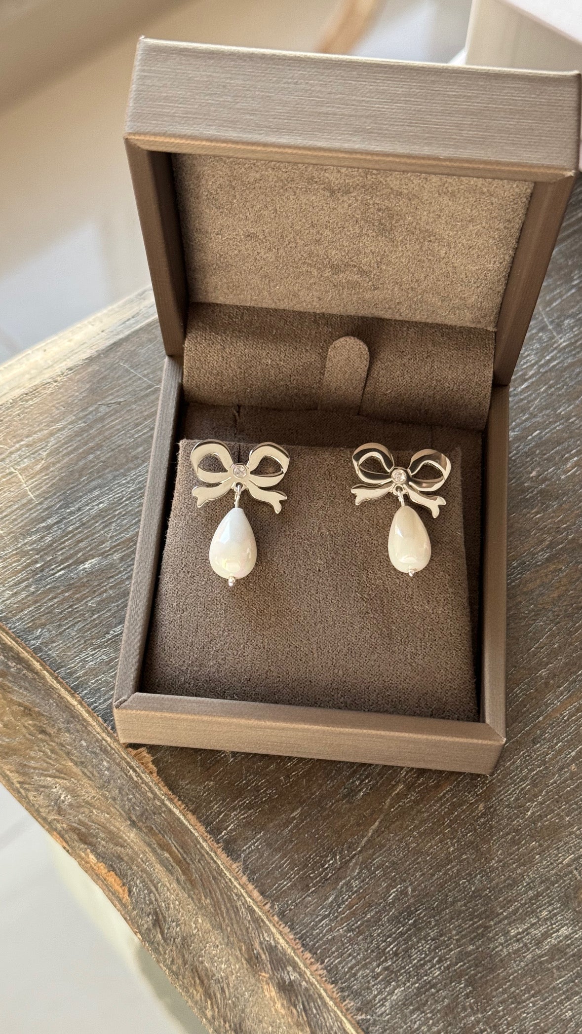 FF03.S earring - Silver bows with pearl drop and zircon