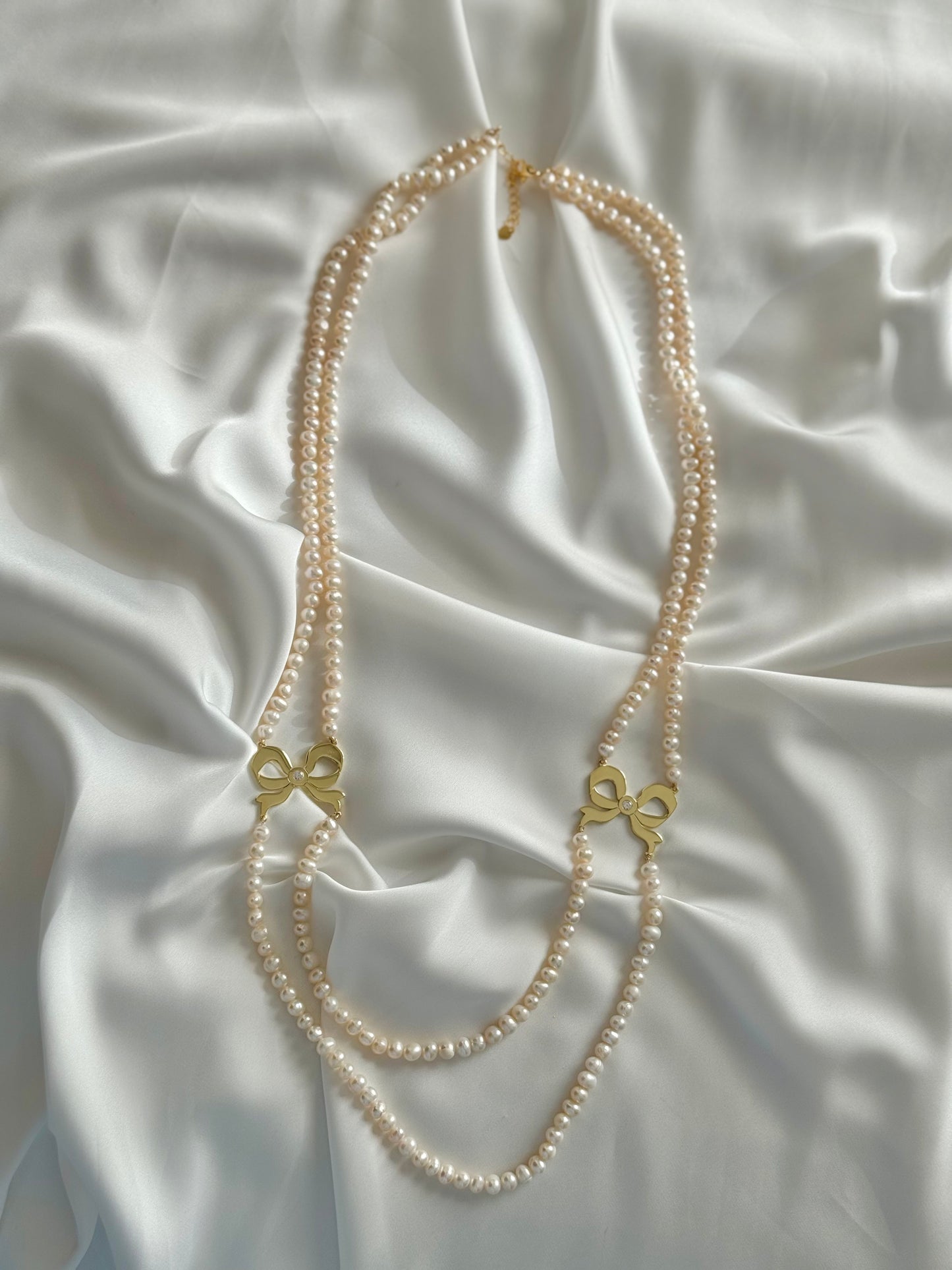 Gold plated silver Bows in 2 lines of real fresh water Pearls