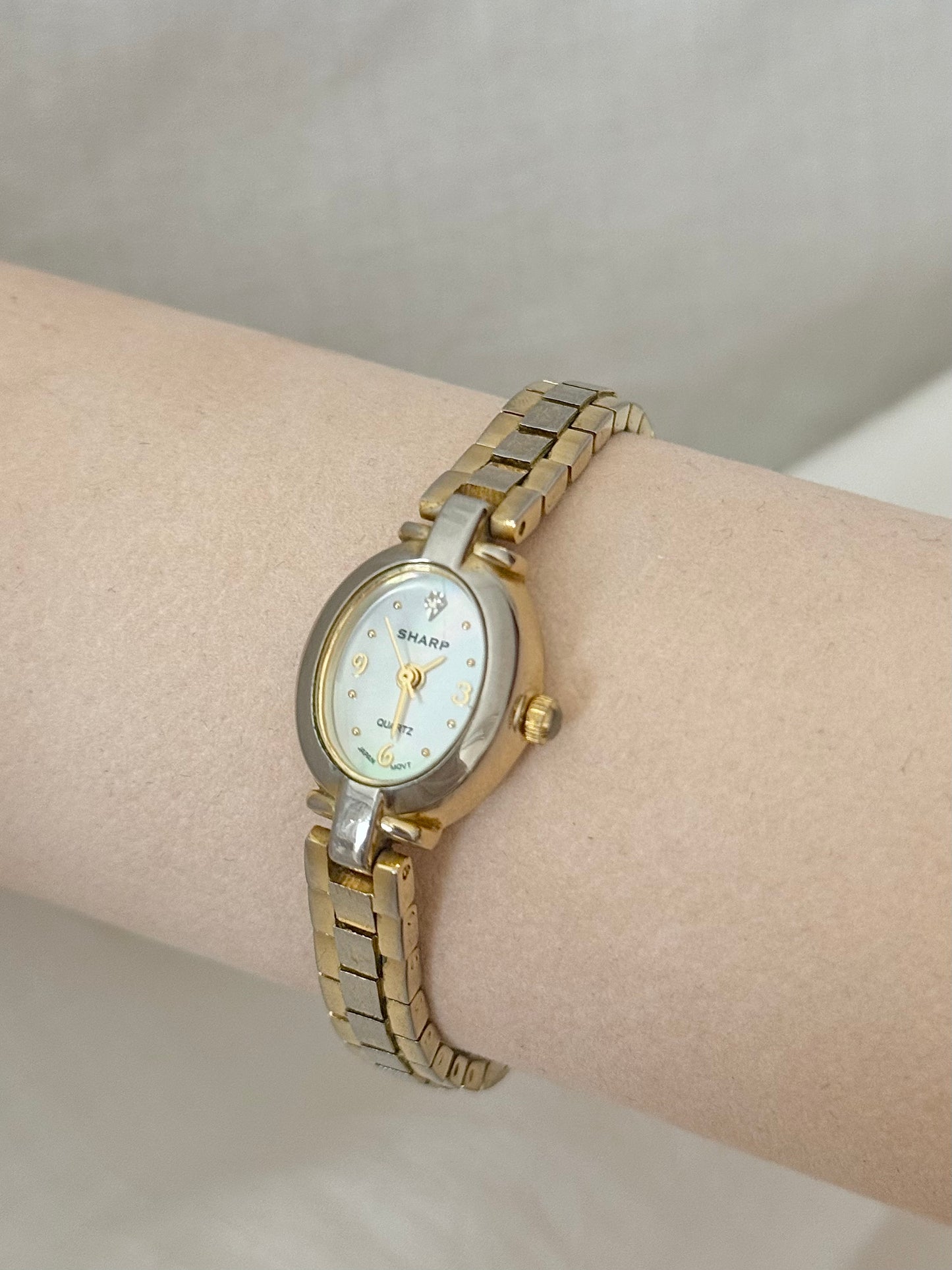 Mini Vintage working watch, very good condition, washed out gold plated band