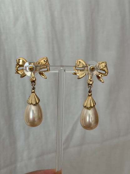 Vintage crystals bow earring