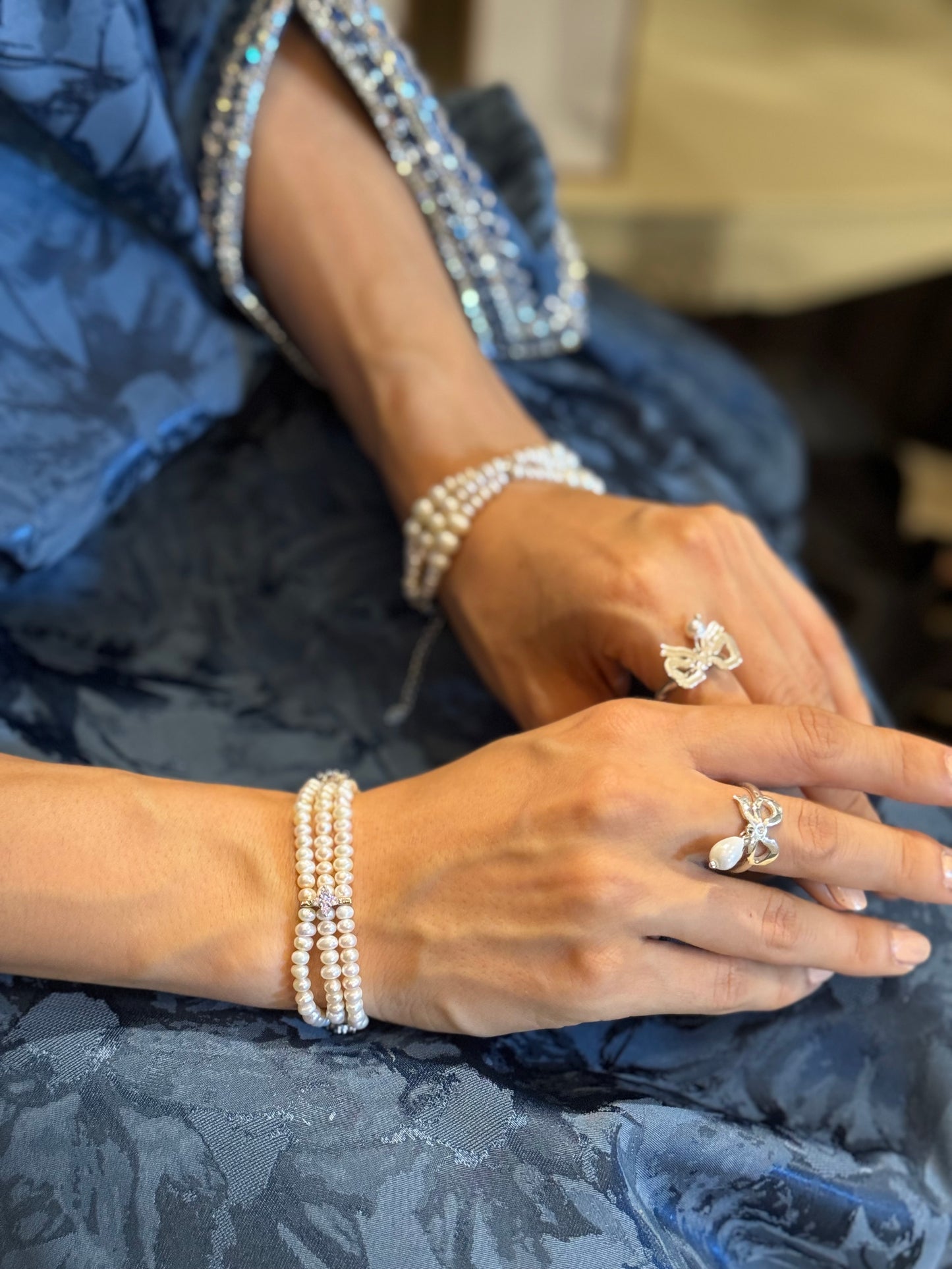 Real pearls bracelet with silver crystals