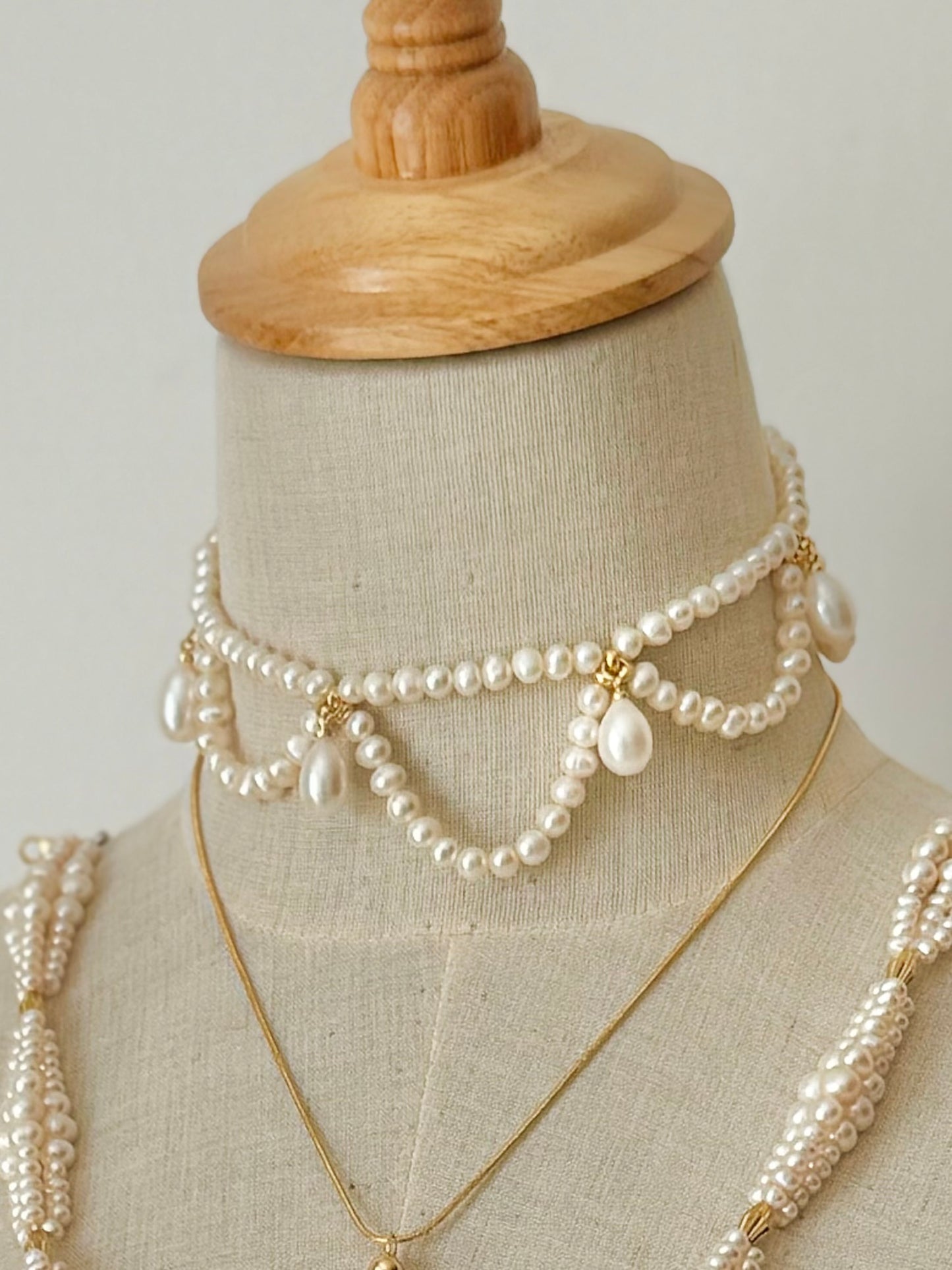 Pearls choker