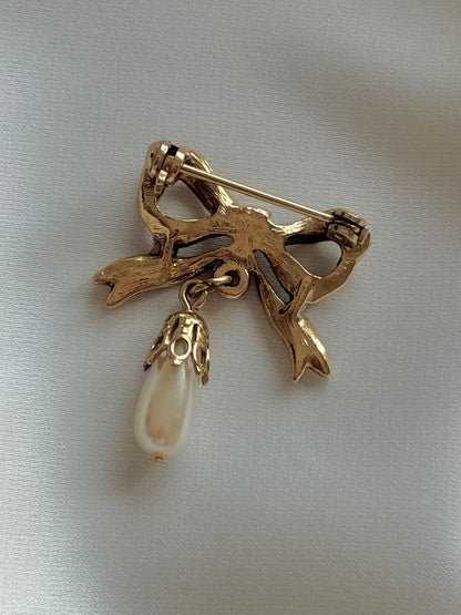 Vintage bow brooch