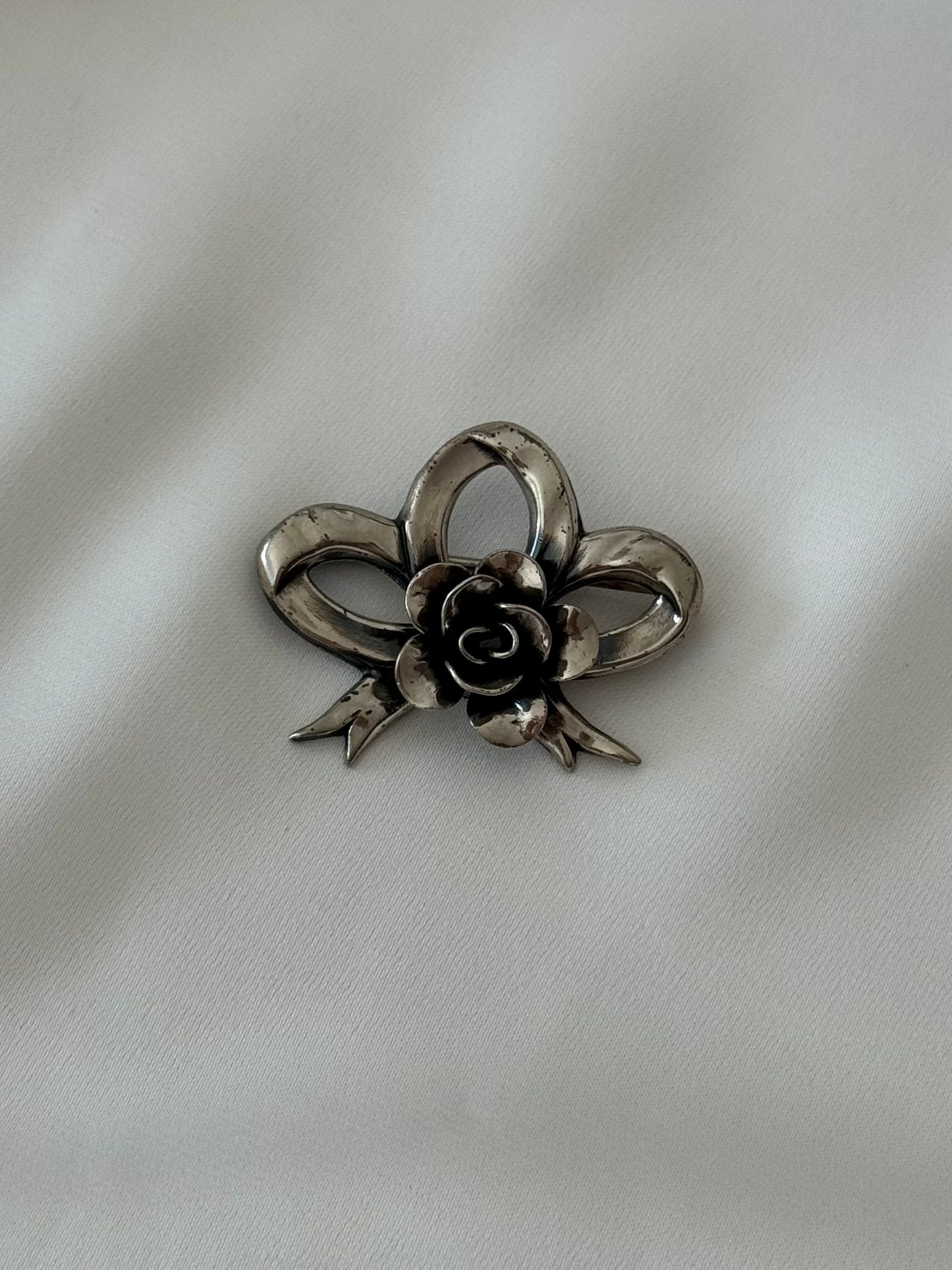 Vintage sterling silver bow brooch