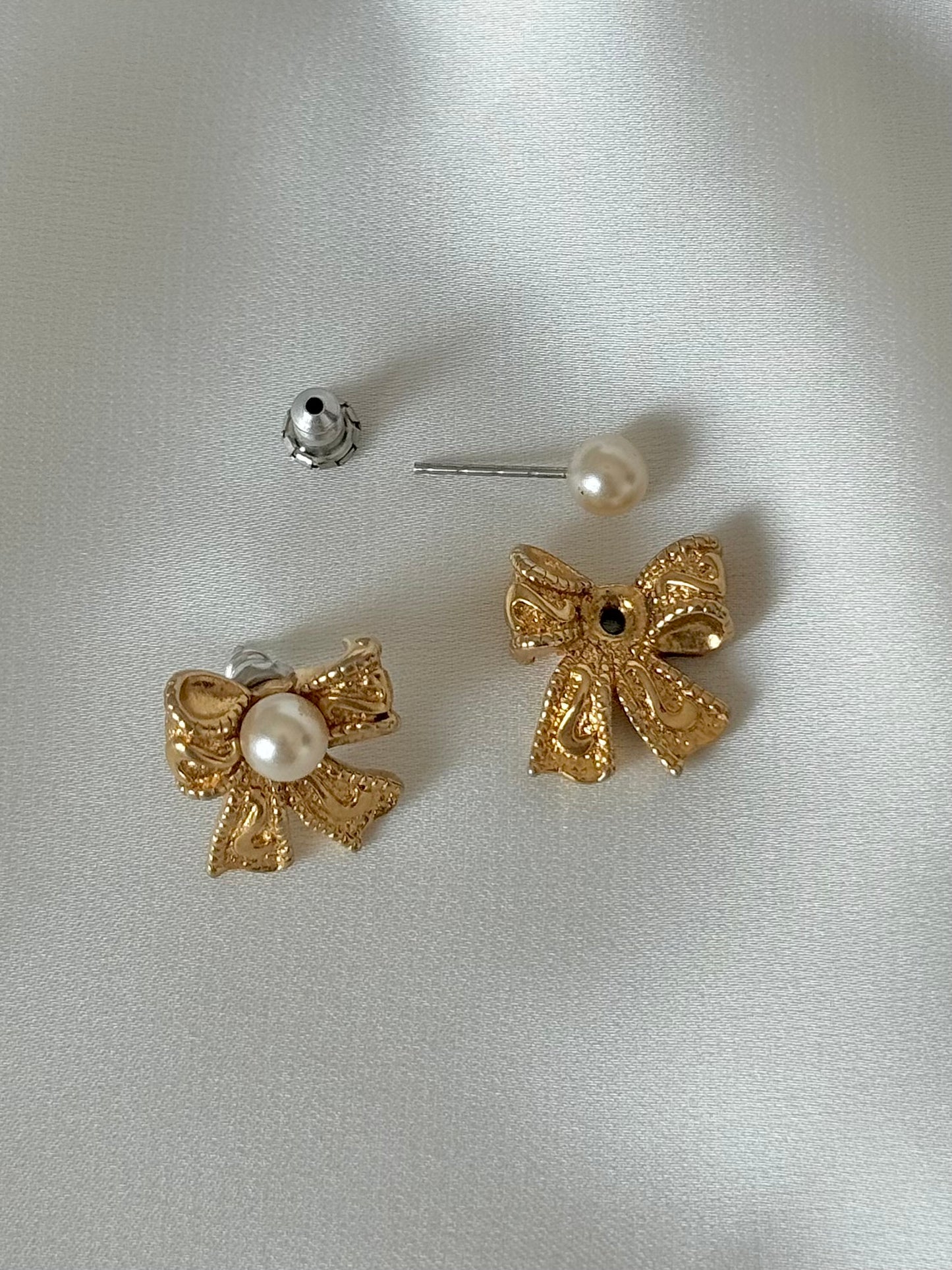 Vintage mini bow earring