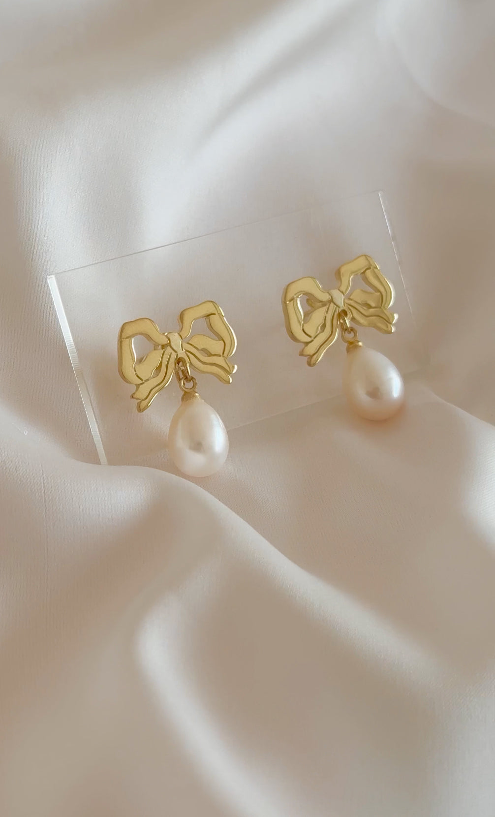 FF01.G earring - Gold plated silver Bow earring with real pearls