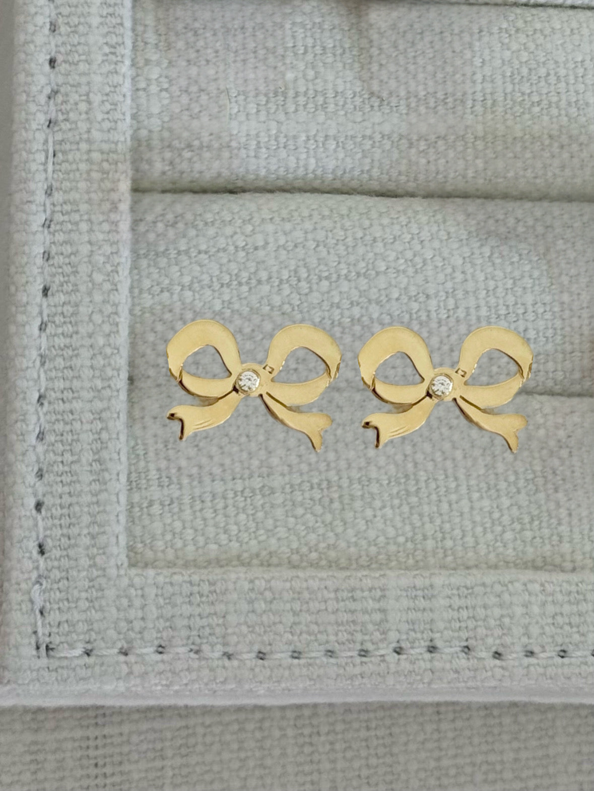 FF03.G mini earring - Gold plated mini bow earring