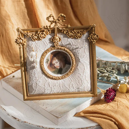 Vintage style bow photo frame and jewelry display